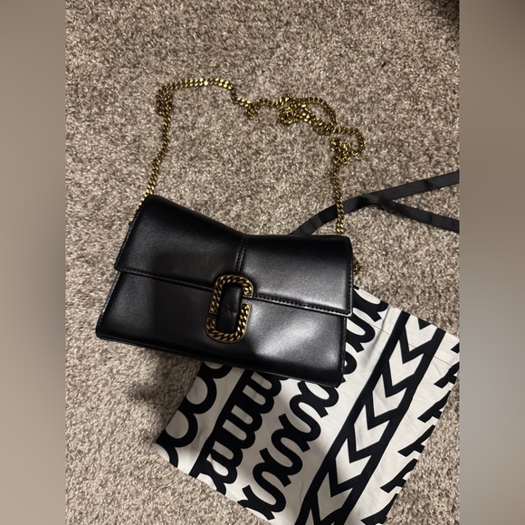 Marc Jacobs Black Leather Bag with Gold Chain - Picture 4 of 9